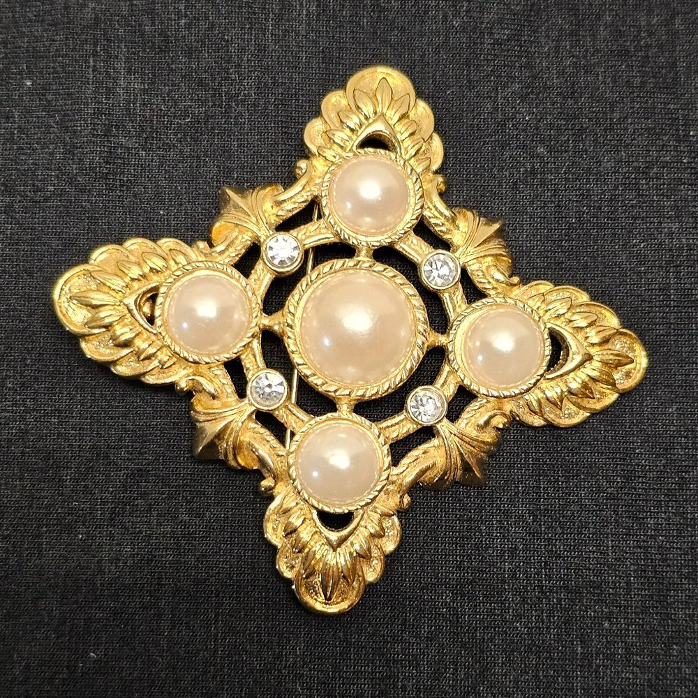 Kenneth J Lane K J L for Avon Gold Tone Pearls Crystals Brooch Pendant Maltese